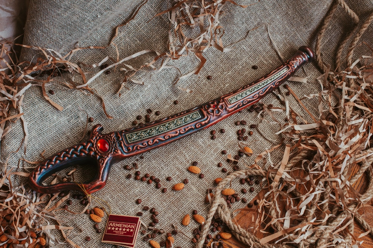 Коньяк  Прошянский Коньячный Завод  Меч  (фарфор)   в п/у  330 мл