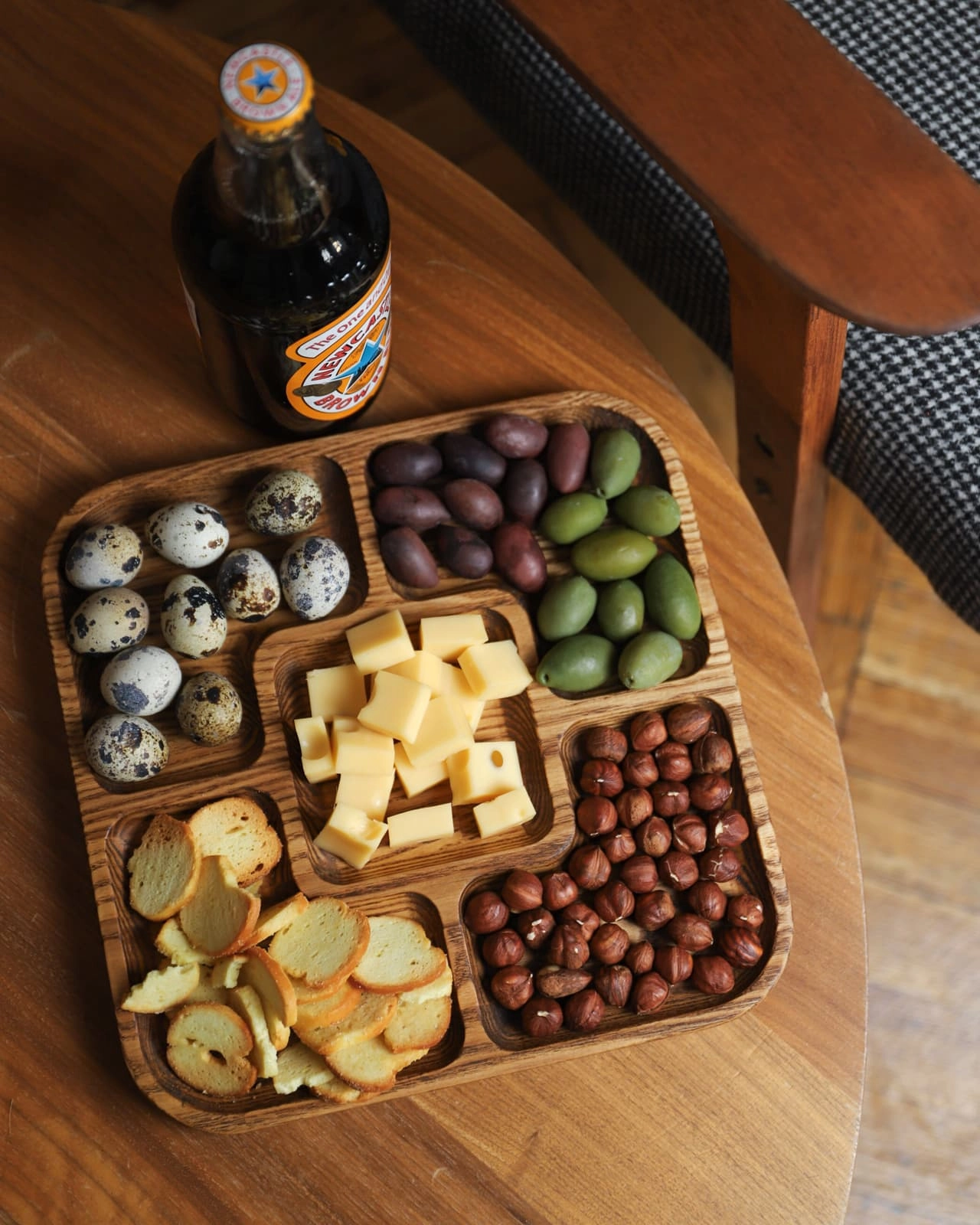 Квадратная менажница на 5 секций  Welovewood    Орех