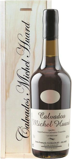 Кальвадос Michel Huard Vintage 2002  Мишель Уард Винтаж 2002 в деревянной упаковке 700 мл