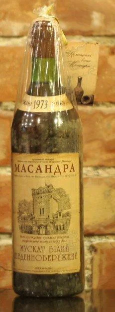 Вино коллекционное Массандра Мускат белый Южнобережный в подарочной упаковке 1979 700 мл