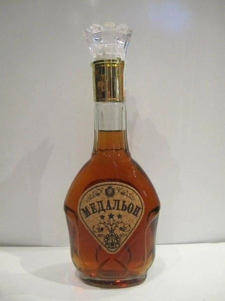 Коньяк Золотой Медальон  3* 500 мл