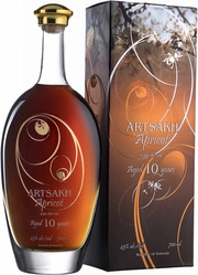 Водка Artsakh  Apricot 10 y.o. gift box 700 мл