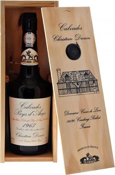 Кальвадос Coeur de Lion Calvados  wooden box Кальвадос Кер де ЛьОн 1967 в деревянной коробке 700 мл