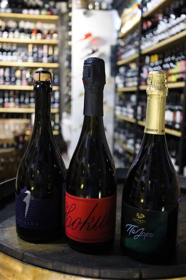 Что означает надпись “Brut”, “Extra Dry” или “Demi-Sec” на бутылке шампанского?