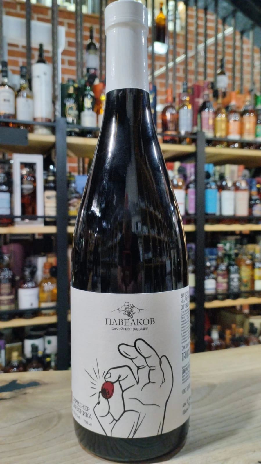 Вино  Павелков семейные традиции  Карменер  750 мл  14,4 %