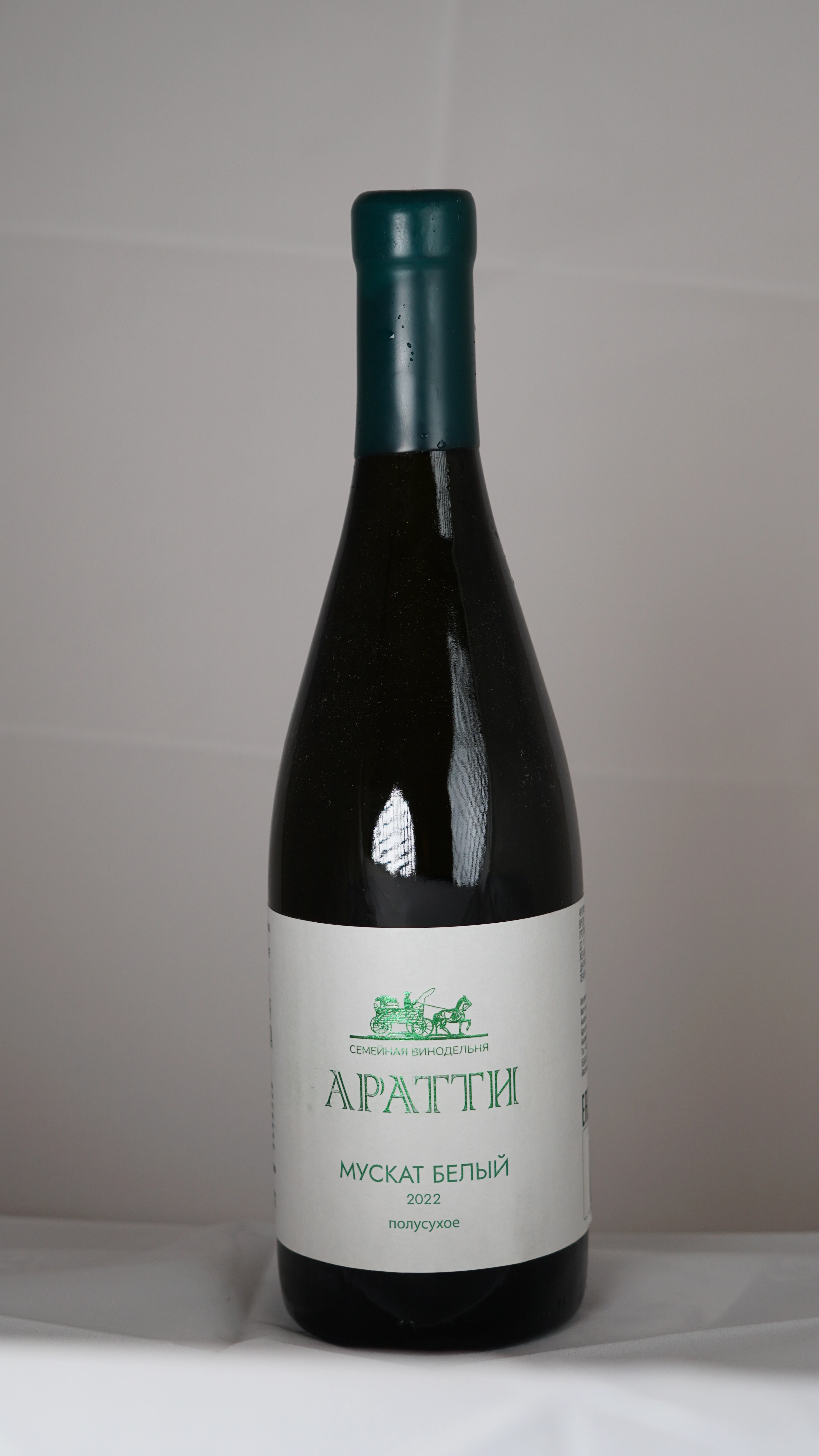 Вино  Аратти Мускат белое полусухое  750 мл  13 %