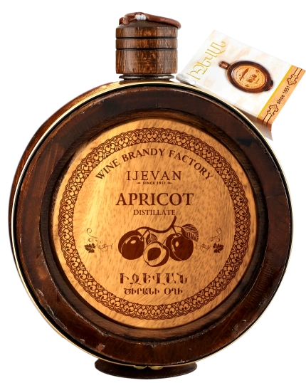 Водка Иджеван Абрикос в деревянной бочке 700 мл