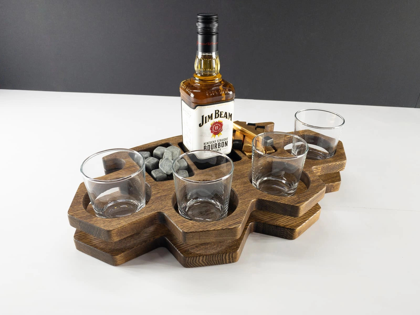 Вискарница из дерева Welovewood  на 4 бокала и бутылку  Мербау