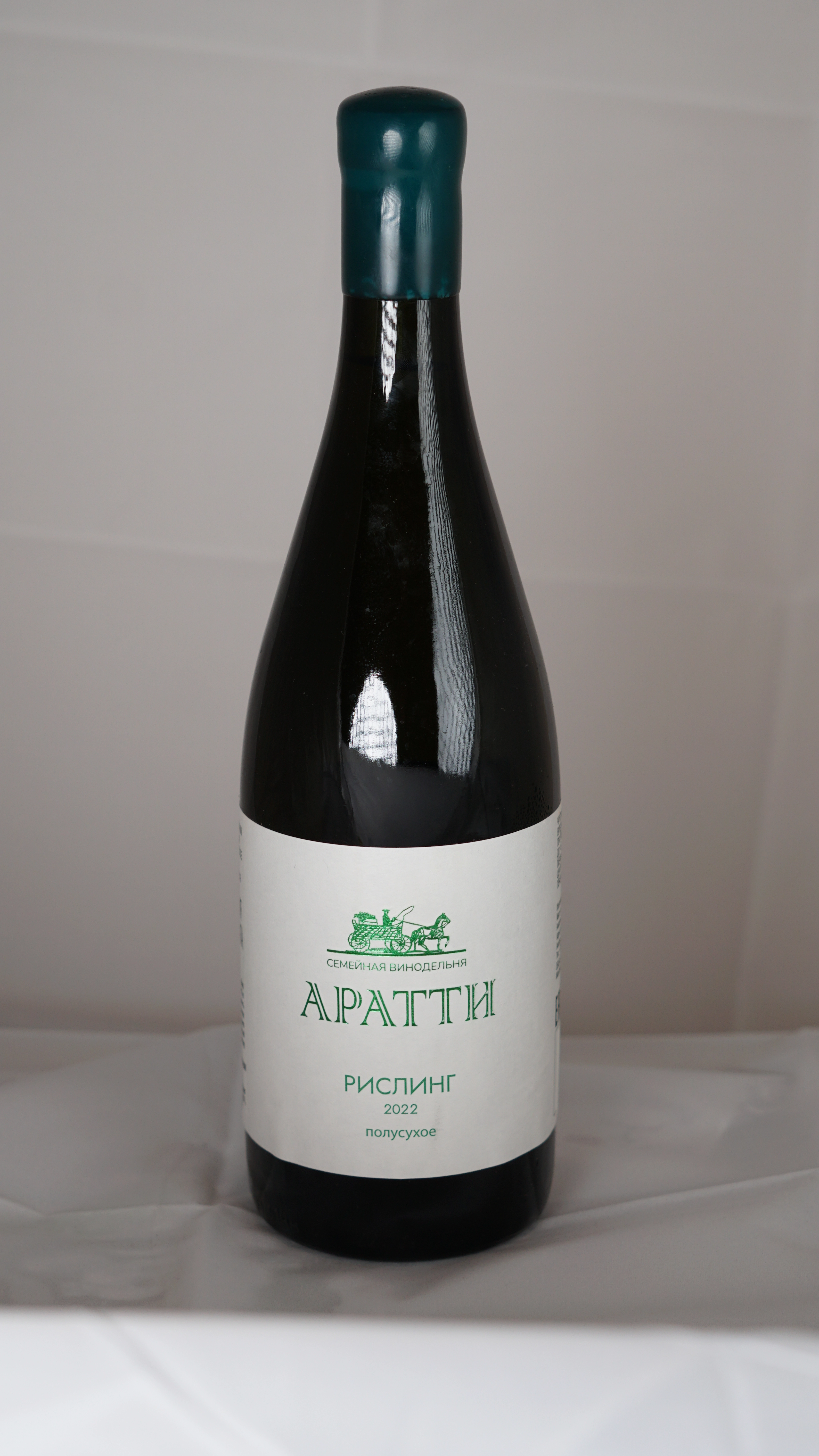 Вино  Аратти Рислинг белое полусухое    750 мл  12 %