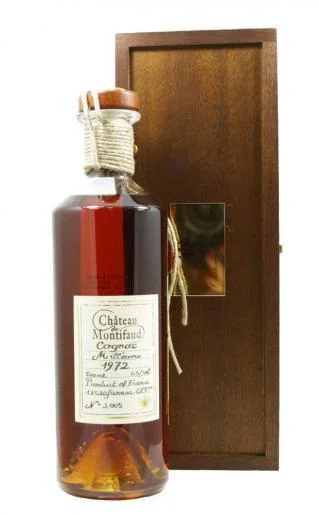 Коньяк Chateau de Montifaud Millesime Fine Petite Champagne AOC wooden box Шато де Монтифо Миллезим 1972 в деревянной коробке 500 мл