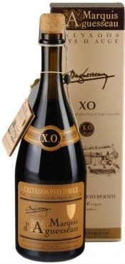 Кальвадос Marquis d'Aguesseau  XO  30 ans  gift box   700 мл