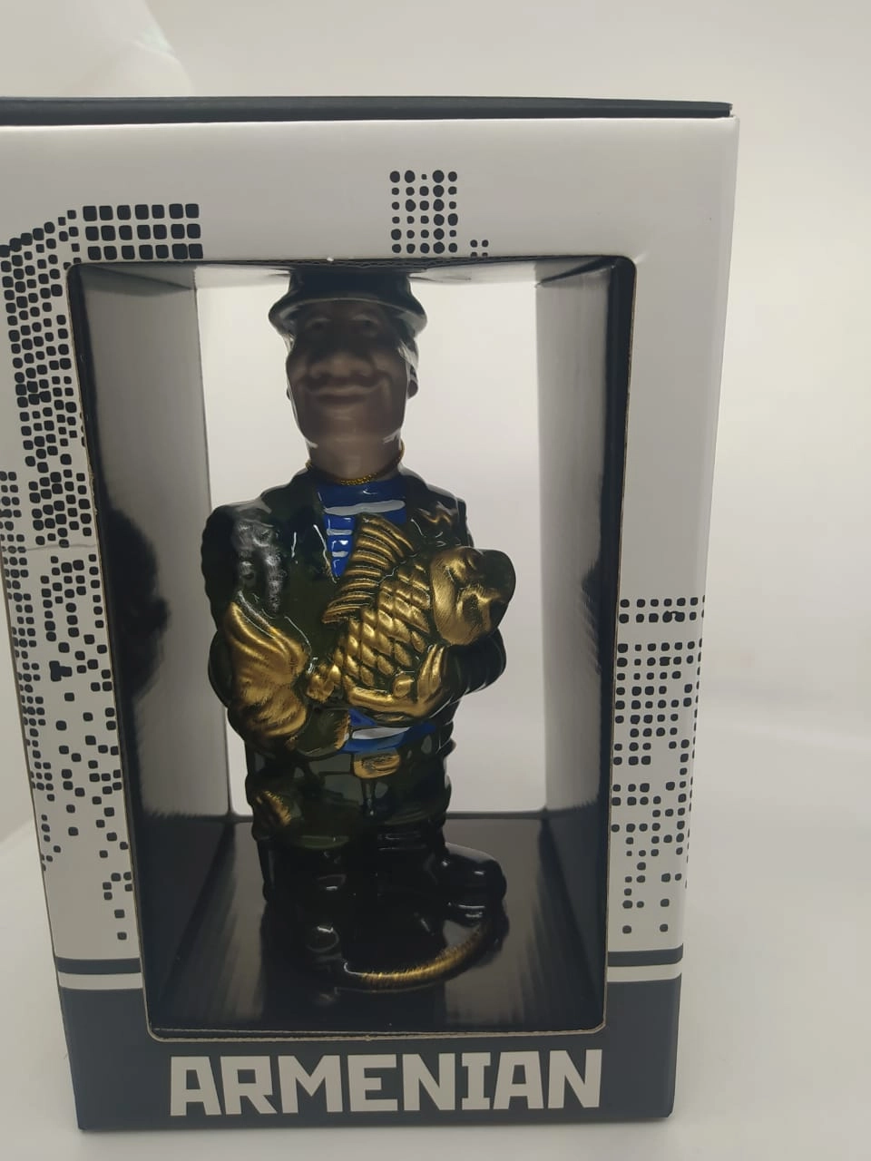 Коньяк  Прошянский Коньячный Завод  Рыбак 7 лет выдержки Фарфор 330 мл