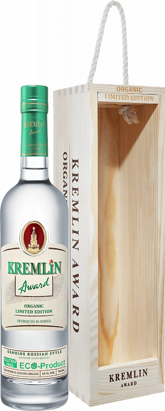 Водка  Кремлин Эворд Органик  Лимитед Эдишн в древянном футляре 700 мл