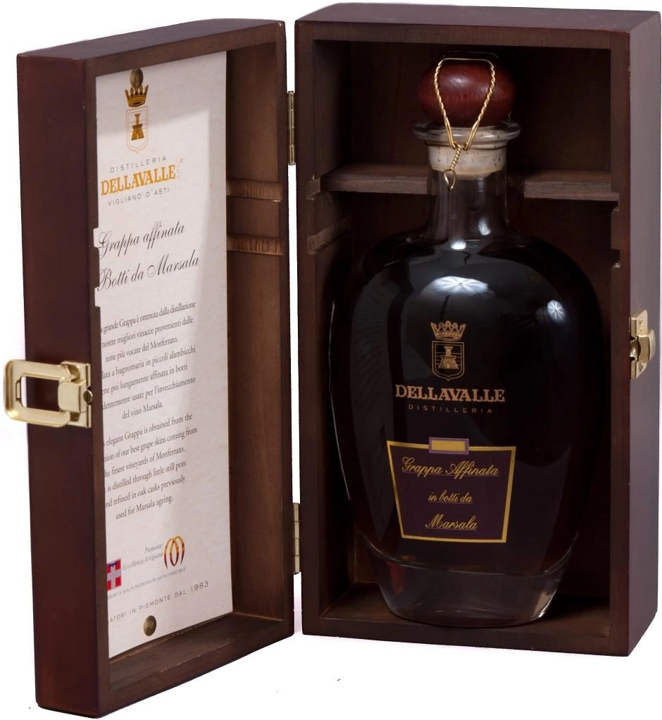 Марсала  Dellavalle Grappa affinata in botti da Marsala  gift box  2007 700 мл