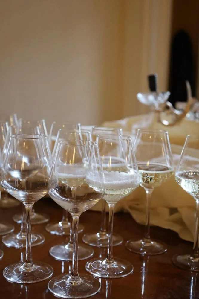 Почему шампанское пенится и как образуются пузырьки