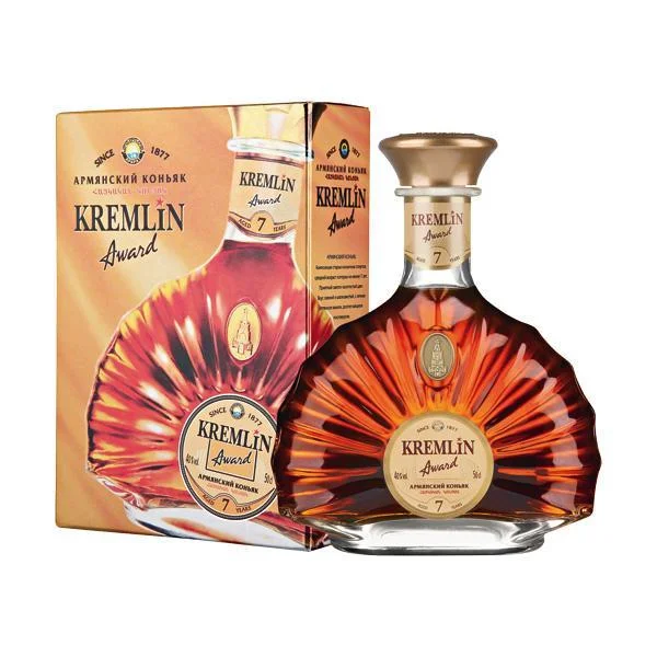 Коньяк Kremlin Award 7 Years Old gift box Награда Кремля 7-летний в подарочной коробке 500 мл