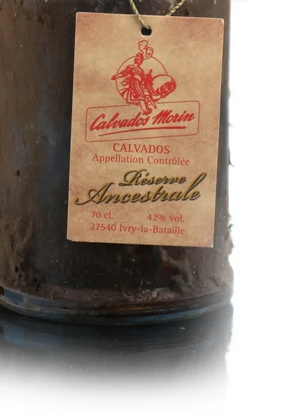 Кальвадос Calvados Morin Ancestral Reserve gift in box Кальвадос Морен Ансестраль Резерв в подарочной упаковке 700 мл