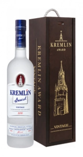 Водка  Кремлин Эворд Винтаж в деревянной коробке  700 мл
