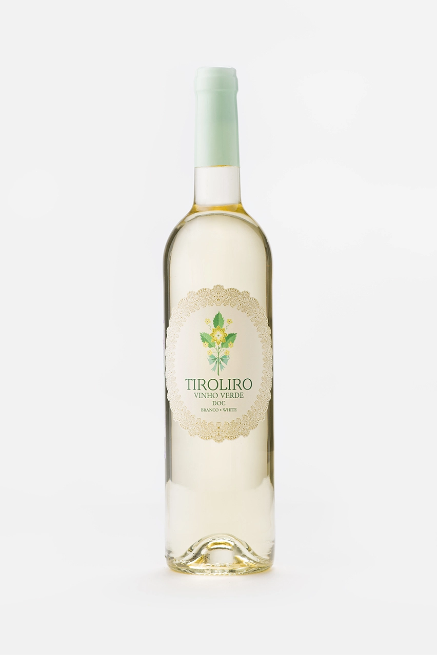 Вино Casa Santos Lima  Tiroliro Vinho Verde semi dry DOC  750 мл