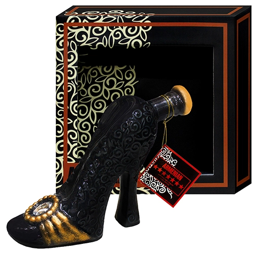 Коньяк  Прошянский Коньячный Завод  Каблук 7 лет  (фарфор)   в п/у  330 мл