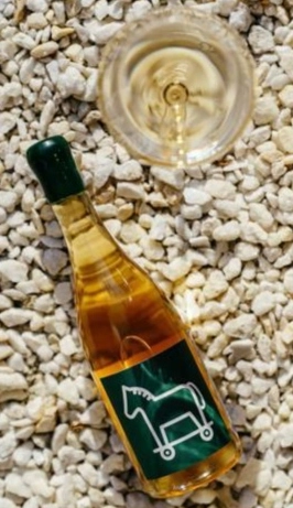 Вино  Лефкадия Белый конь  белое сухое  750 мл