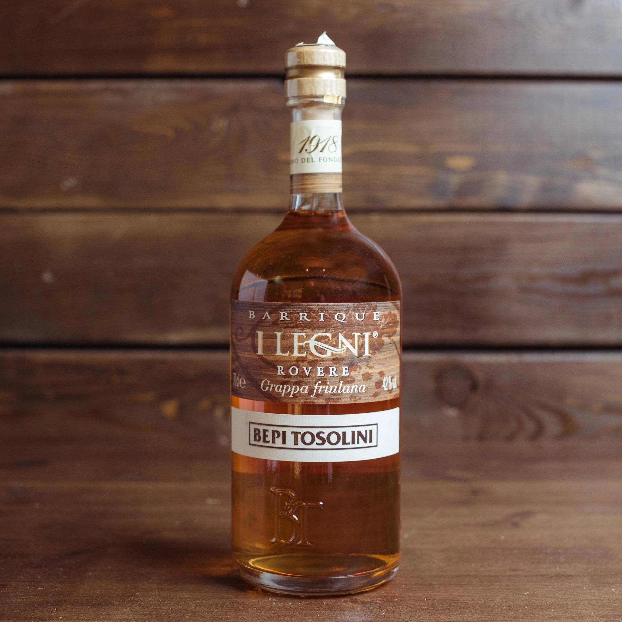 Граппа Distillerie Camel I Legni Rovere  700 мл