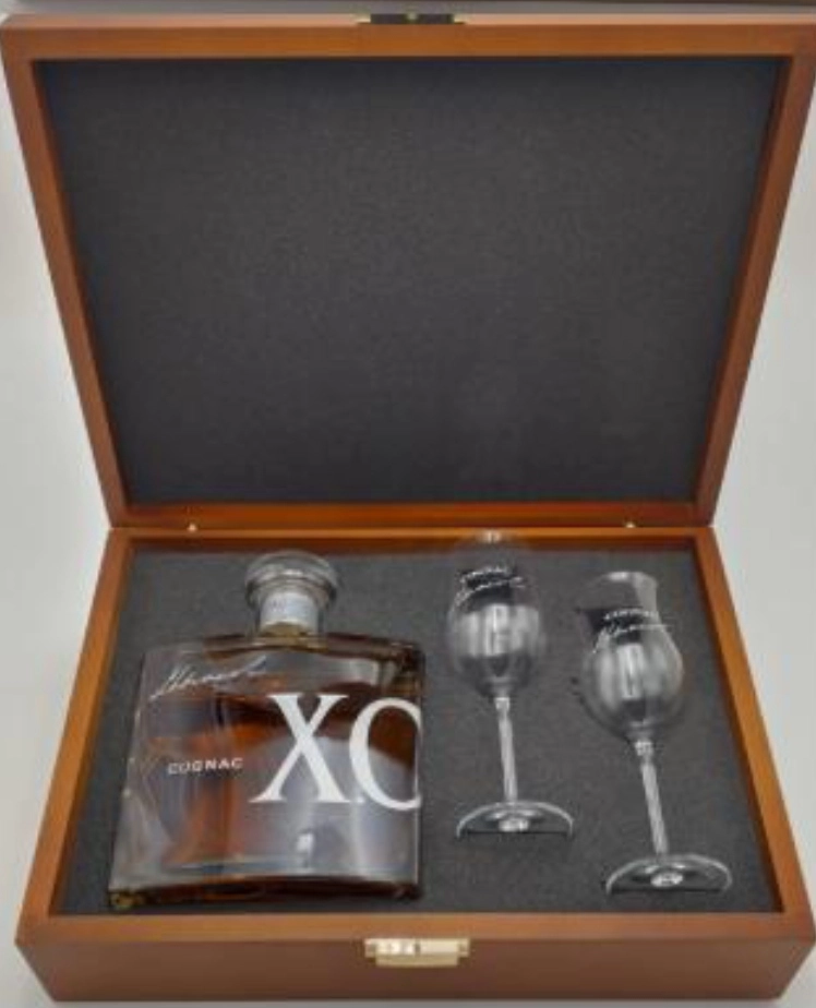 Коньяк Leyrat XO  in gift box + 2glass 700 мл  40%