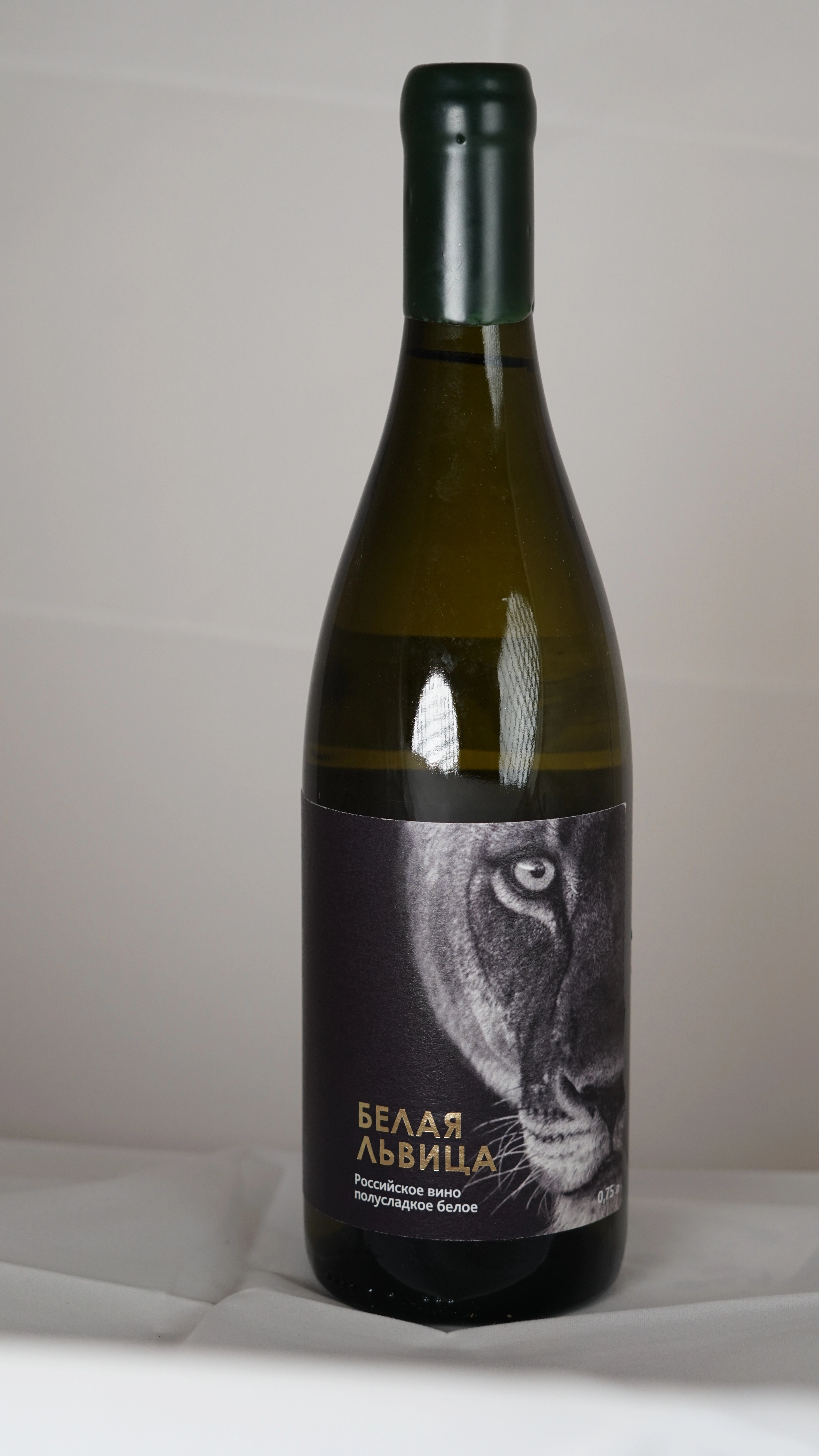 Вино  Аратти  Белая львица белое полусладкое 750 мл  12 %