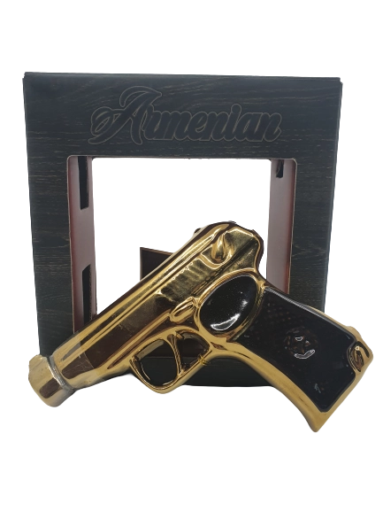 Коньяк  Прошянский Коньячный Завод  Пистолет  Позолоченный 7 лет  (керамика)   в п/у  150 мл