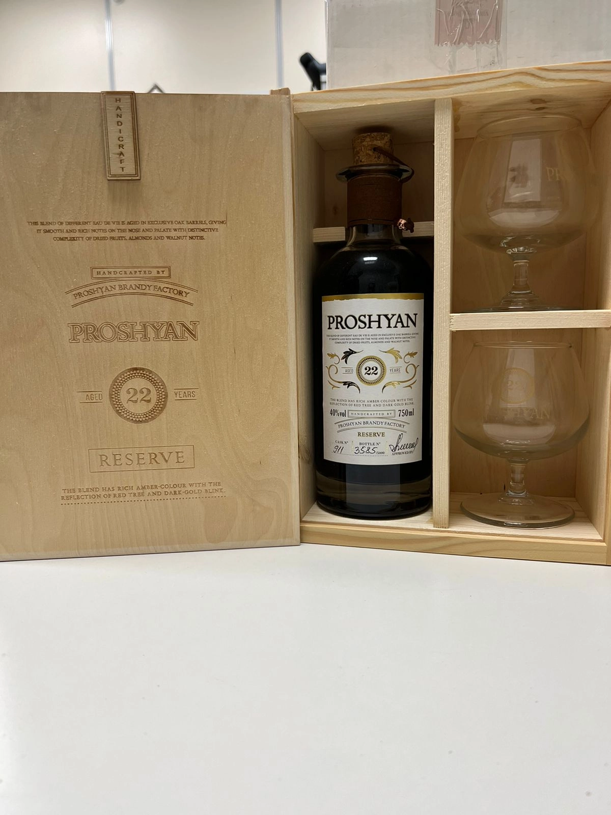 Коньяк  Proshyan 22 year  в деревянной коробке  с бокалами  750 мл