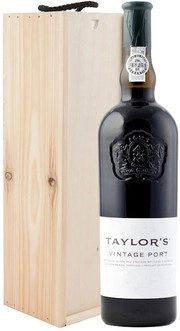 Портвейн Taylor's Vintage Port  wooden box  2017 750 мл