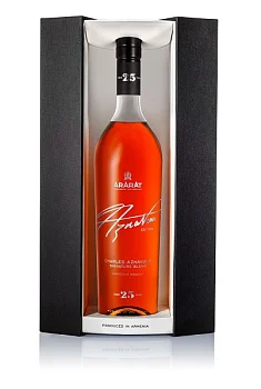 Коньяк ARARAT Charles Aznavour Signature Blend 750 мл