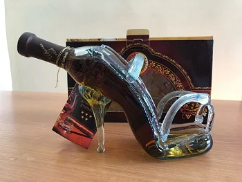 Коньяк  Прошянский Коньячный Завод   Туфелька  в п/у  250 мл