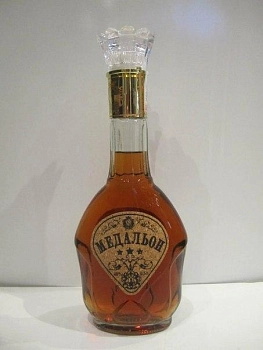 Коньяк Золотой Медальон  3* 500 мл