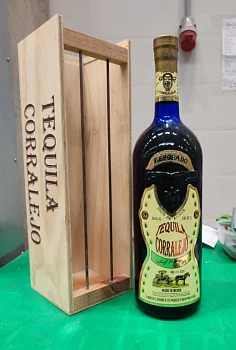 Текила  Corralejo Reposado wooden box  3000  мл 38%