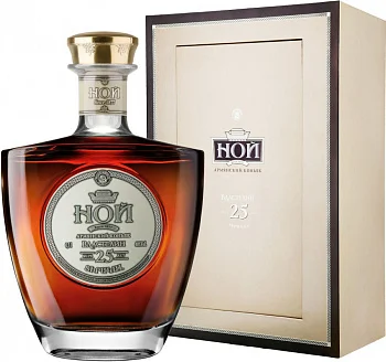 Коньяк Арарат Ной Властелин 25-летний в подарочной коробке 700 мл