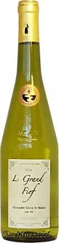 Вино Muscadet Sevre et Maine sur lie АОС Huchet Le Grand Fief vieille vigne Мюскаде Севр э Мен cюр ли АОС Юше Ле Гранд Фиф старая лоза 2021 750 мл