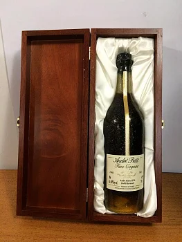 Коньяк Andre Petit  1961 0,7мл