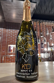 Игристое вино  Константин Дзитоев белое брют 1500 мл