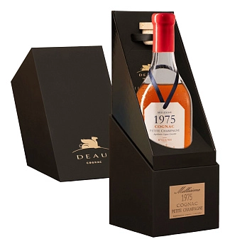 Коньяк  Deau  Petite Champagne AOC  1975  wooden box    700 мл