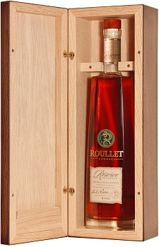 Коньяк Roullet Fins Bois Réserve de Famille gift box 700 мл