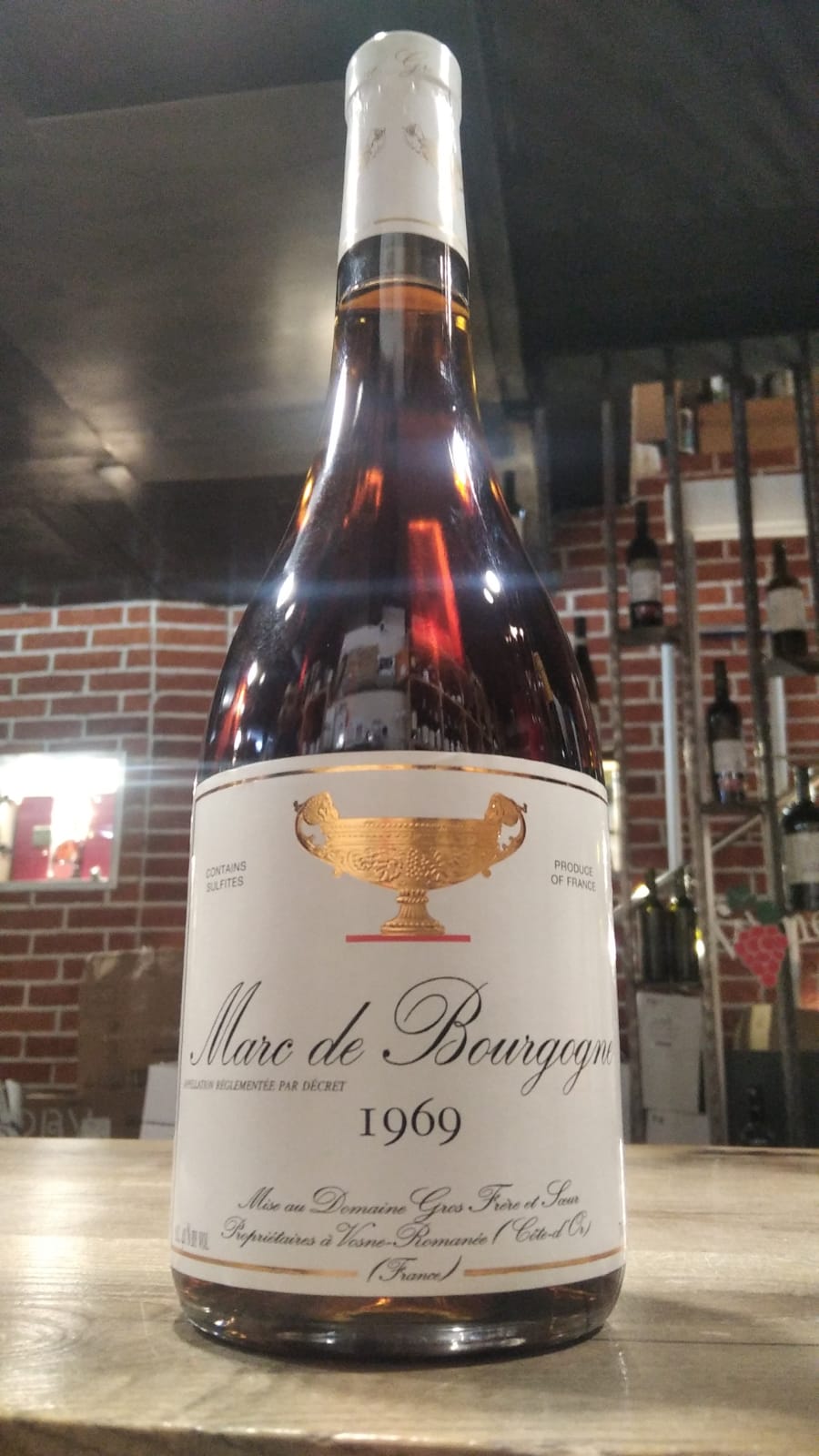 Спиртной напиток  Domaine Gros Frere et Soeur  Marc de Bourgogne Домен Гро Фрер э Сёр Мар де Бургонь 1969 700 мл 40 %