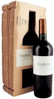 Вино TerraMater Unusual Cabernet Zinfandel Shiraz ТерраМатер Ан'южуэл Каберне Зинфандель Шираз (в подарочной упаковке) 2012 750 мл