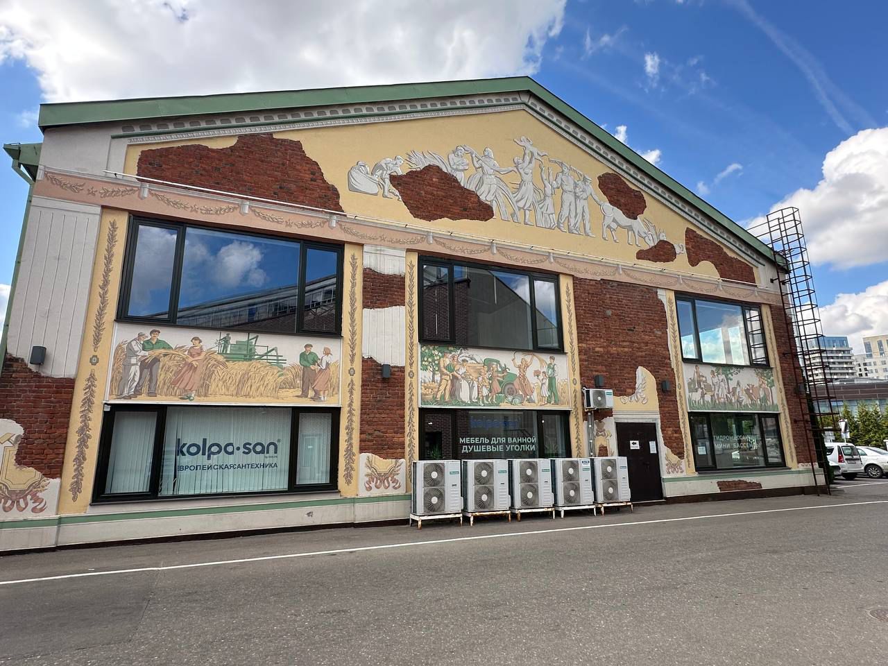 Прогулка вокруг винотеки WineHelp