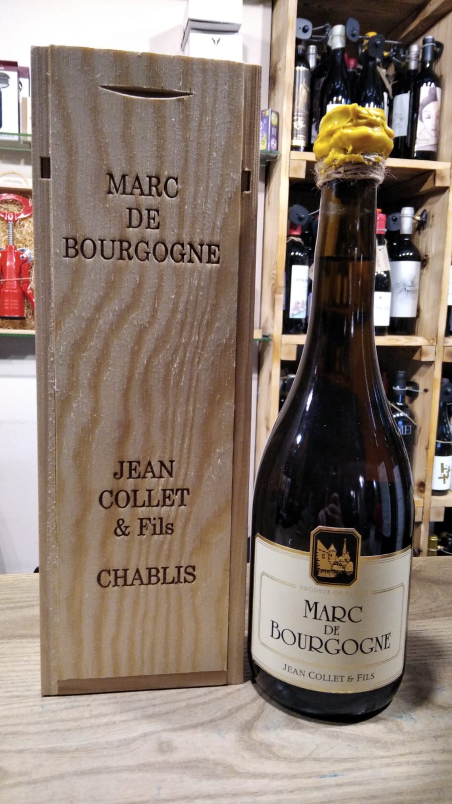 Настойка  Domaine Jean Collet Marc de Bourgogne  Домен Жан Колле э Фис   Мар де Бургонь  п/у дерево  2015 700 мл  40 %