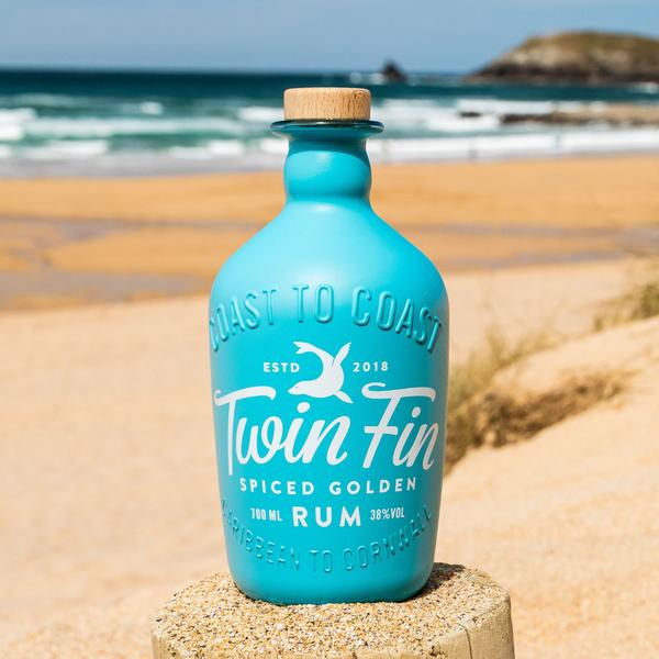 Ром пряный Twin Fin Spiced Golden Rum    700 мл
