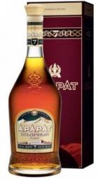 Коньяк Ararat Otborny, Отборный в подарочной упаковке 500 мл