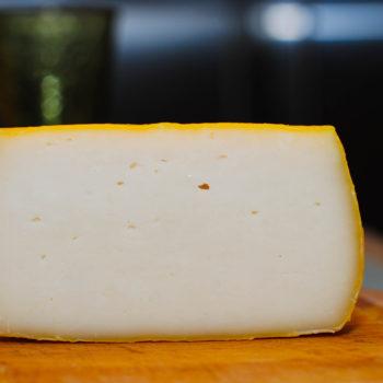 Сыр полутвердый Качотта  c Козьей Фермы Булатово 200г