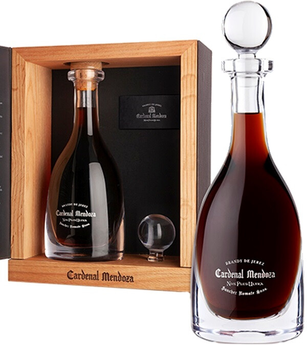 Бренди Sanchez Romate Cardenal Mendoza Non Plus Ultra Solera Gran Reserva Brandy de Jerez  500 мл