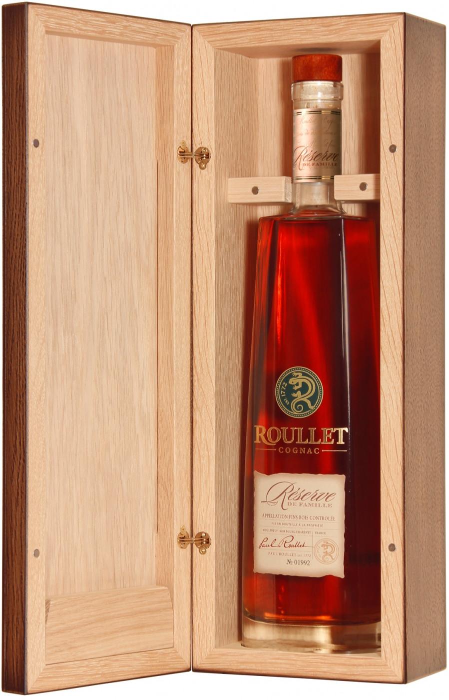 Коньяк Roullet Fins Bois Réserve de Famille gift box 700 мл